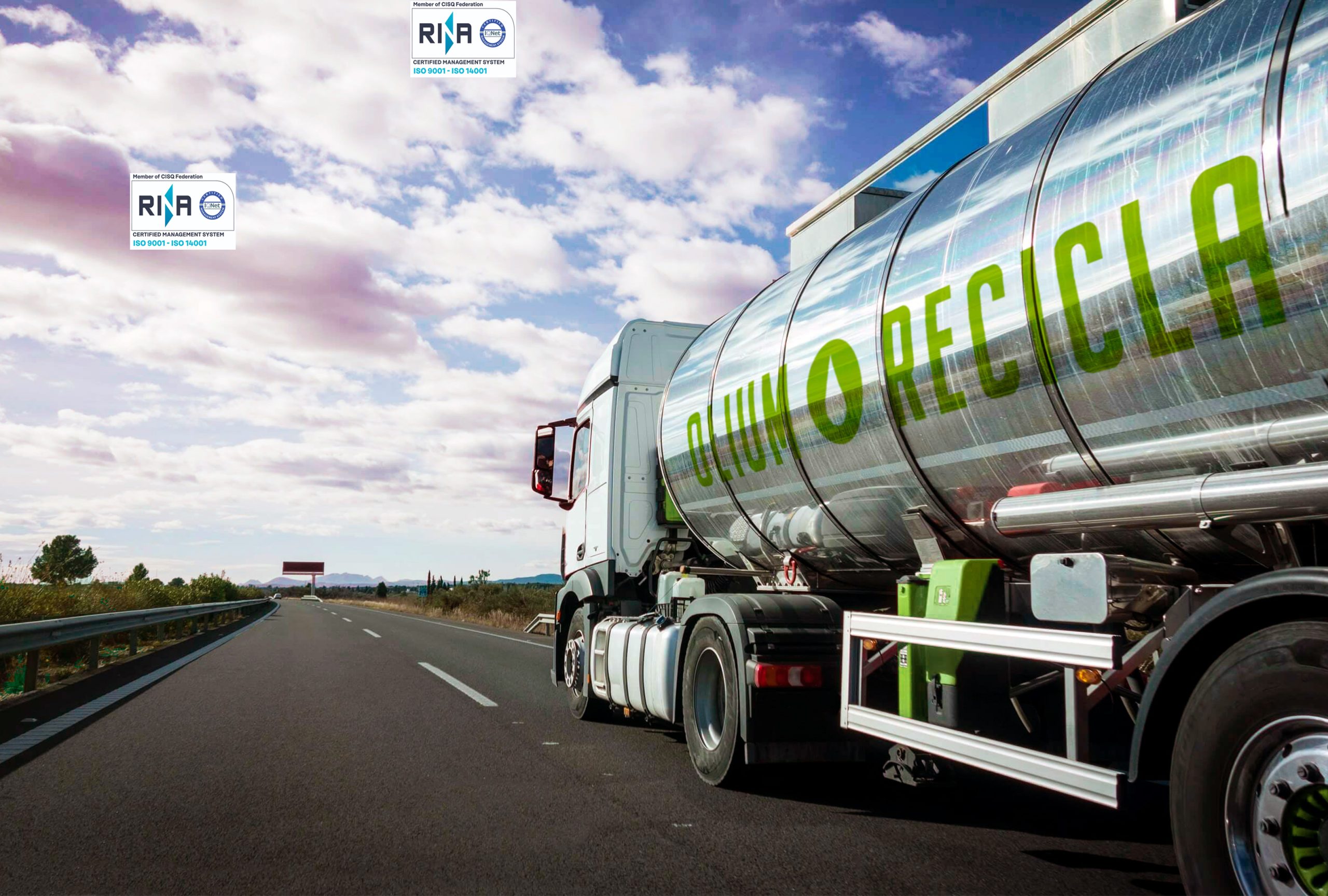 Camión de Olium Recicla recogiendo aceite vegetal usado, con certificación ISO 9001 e ISO 14001